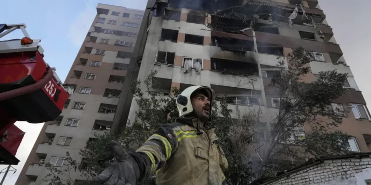 The Times: Pyetjet që duan përgjigje pas sulmit të SHBA-së ndaj Iranit