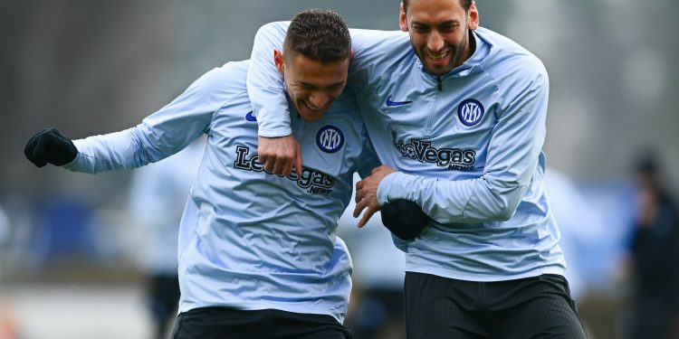 A mund të bëjë Inter pa Calhanoglu? Chivu projekton sërish titullar Asllanin