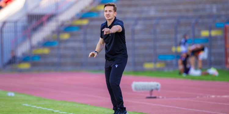 Trajneri ndan rrugët me kombëtaren e moshave, zyrtarizohet “divorci”