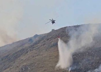 Zjarr në Qeparo, ndërhyn helikopteri “Black Hawk”