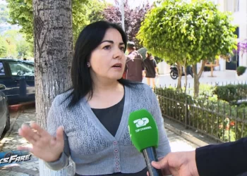 Këshilli Bashkiak i Sarandës “injoron” KQZ-në, shkarkon edukatoren si këshilltare!