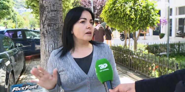 Këshilli Bashkiak i Sarandës “injoron” KQZ-në, shkarkon edukatoren si këshilltare!