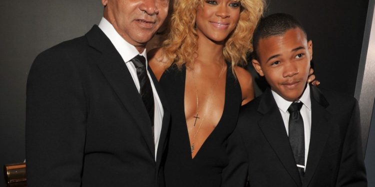 Zbulohet shkaku i vdekjes së babait të Rihanna-s