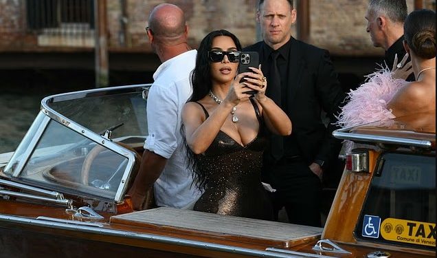 Kim Kardashian “vodhi vëmendjen” në dasmën e Bezos? Ja çfarë bëri që nuk i pëlqeu ndjekësve!