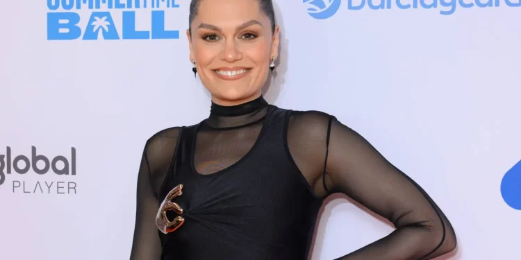 Jessie J sqaron keqkuptimin për gjendjen e saj shëndetësore pas operacionit të kancerit të gjirit