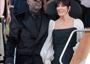 Të qeshura në kamera, tensione në prapaskenë? Çfarë ndodhi mes Kris Jenner dhe Corey Gamble në dasmën miliardere të Jeff Bezos