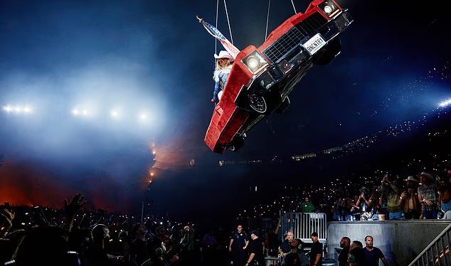 Frikë në mes të koncertit! Beyoncé ndërpret performancën, ekipi tregon ç’ndodhi