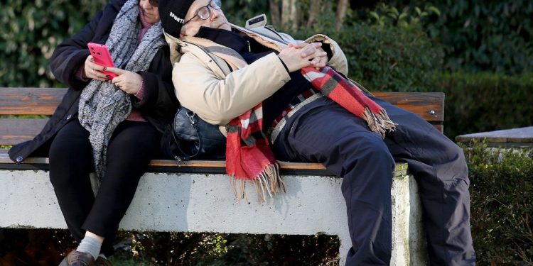 Pabarazia e kursimeve: Shqiptari i zakonshëm ka 3 mijë euro në bankë, i pasuri, 59 mijë