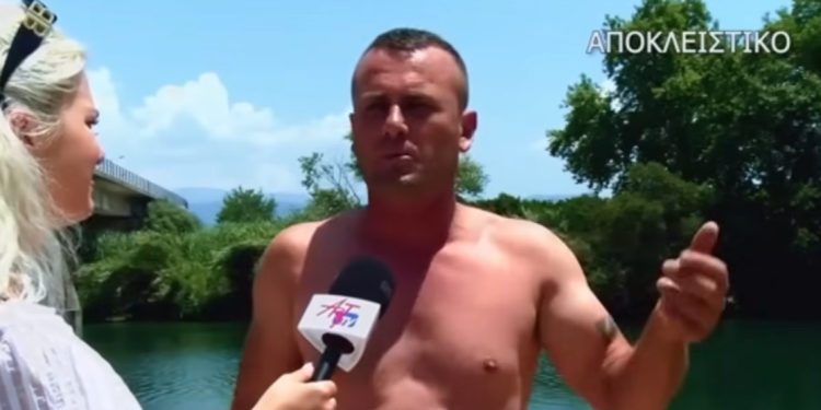 Shqiptari bëhet hero në Greqi, zhytet në lumë dhe shpëton dy fëmijë që po mbyteshin: Bëra atë që do të bënte çdo prind (VIDEO)