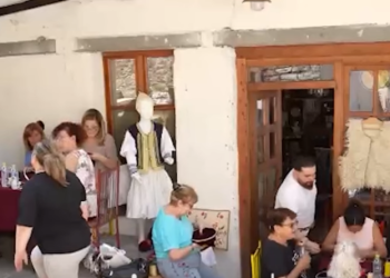 Artizanati tërheq turistët/ Gjirokastër, të huajt duan të njohin trashëgiminë kulturore (VIDEO)