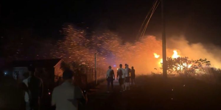 Dy vatra zjarresh ende aktive, shuhen 45 të tjera. Tymi vështirëson qarkullimin në rrugën Lezhë–Shkodër