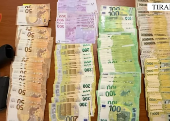 Lëviznin të armatosur dhe me 40 mijë euro me vete, pranga dy të rinjve në Tiranë