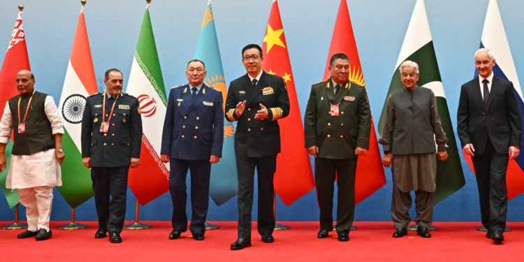 Kina pret ministrat e Mbrojtjes së Iranit dhe Rusisë, Pekini: Takimi kundërpeshë ndaj samitit të NATO-s