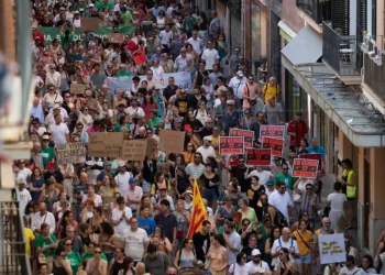 Turizmi masiv/ “The Telegraph”: Një paralajmërim për Shqipërinë!