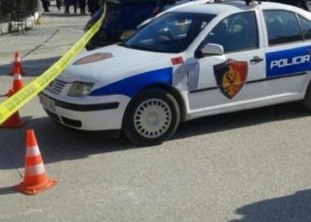 Aksident në Laprakë/ Taksia përplaset me urbanin dhe makinën e policisë, dy të plagosur lehtë