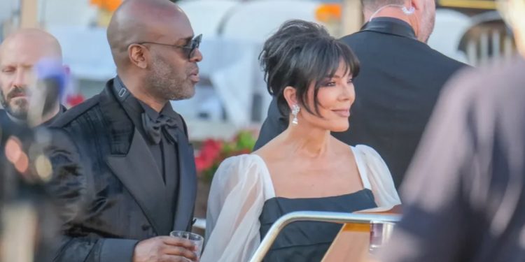 Momente tensioni në dasmën luksoze të Jeff Bezos, çfarë ndodhi me Kris Jenner dhe partnerit të saj?