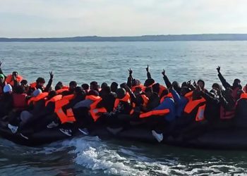 Analiza e NYT: Europa drejt një politike më të ashpër për emigracionin! Konsensus për dëbimet dhe ndalimet në kufi