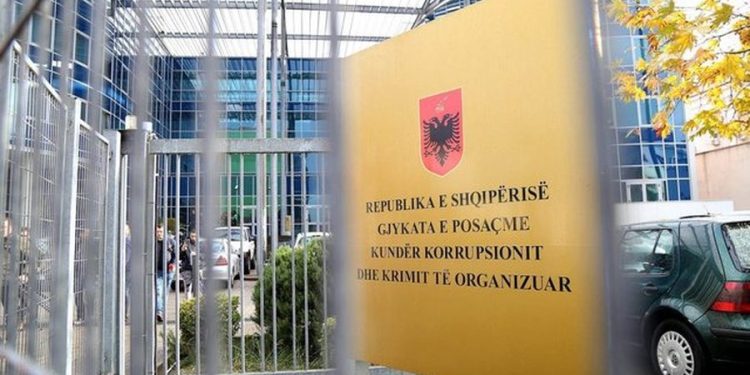 Premtoi vend pune në Fier kundrejt parave, GJKKO dënon me 1 vit burg Dritan Lleshin