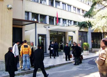 Gjykata dënon me 55 vite burg autorët e vrasjes së biznesmenit nga Saranda