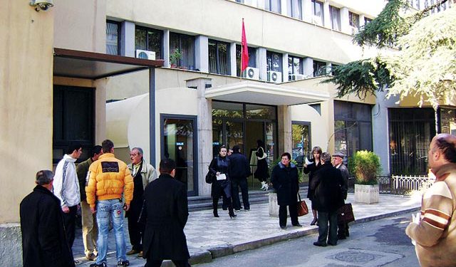 Gjykata dënon me 55 vite burg autorët e vrasjes së biznesmenit nga Saranda