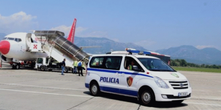 Grabiti me armë argjendarinë në Gjirokastër 4 vite më parë, ekstradohet nga Greqia 45-vjeçari