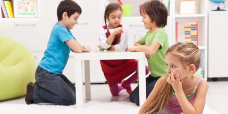 Fëmija im ka pak miq – si ta ndihmoj të shoqërohet me të tjerët?