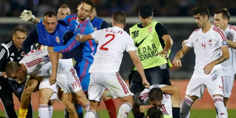 The Guardian për ndeshjen Shqipëri-Serbi: Pajisjet kundër dronëve janë gati, Ismail Morina është “zhdukur”