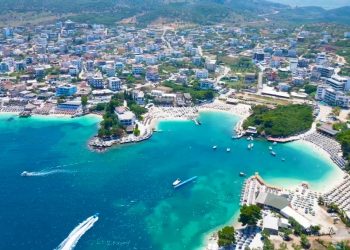 Sherr për plazhin në Ksamil, kërcënohet 22-vjeçarja