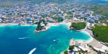 Sherr për plazhin në Ksamil, kërcënohet 22-vjeçarja