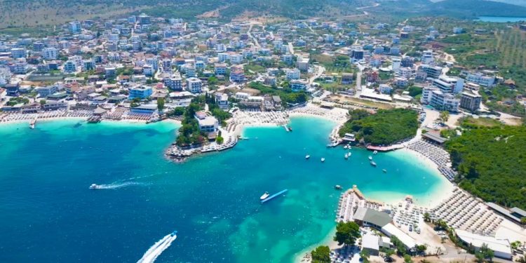 Sherr për plazhin në Ksamil, kërcënohet 22-vjeçarja