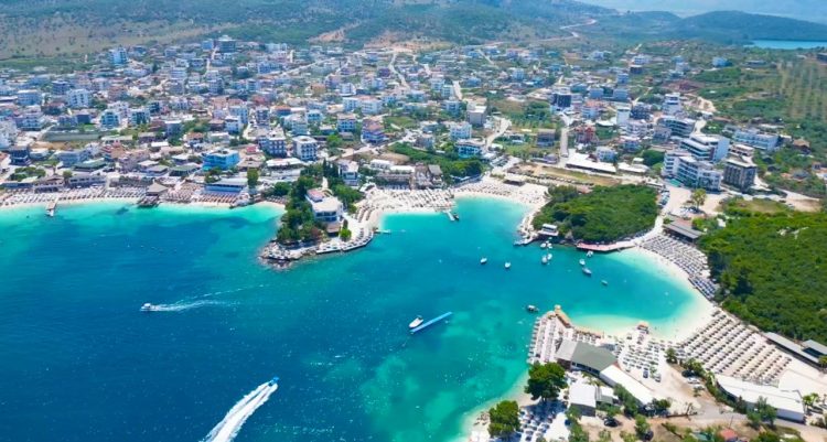 Sherr për plazhin në Ksamil, kërcënohet 22-vjeçarja