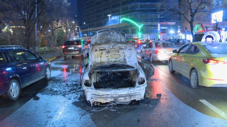 Shtohen zjarret në makina, eksperti: Gabimet nisin që në servis, ndikon edhe i nxehti