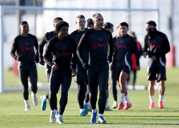 Merkato në dalje, United kërkon blerës për lojtarin