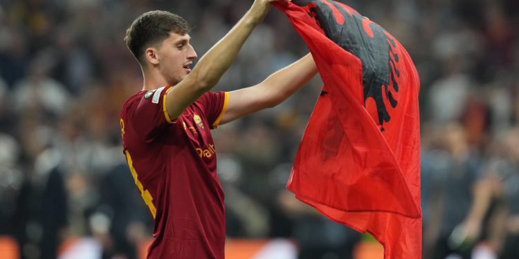Përfundoi huazimin tek Espanyol, Roma nxjerr në shitje Kumbullën