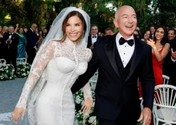 Lauren Sanchez për Jeff Bezos: Ai më lejon të jem vetvetja, të jem e lirë pa kompromis