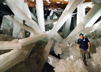 Shpella mahnitëse e kristaleve ka një sekret vdekjeprurës