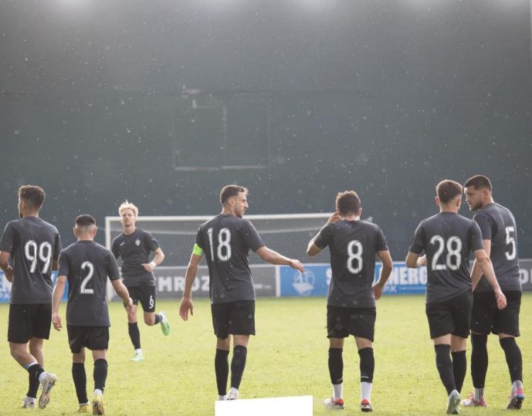 Revolucion i vërtetë, Tiranës i largohen 12 lojtarë nga skuadra