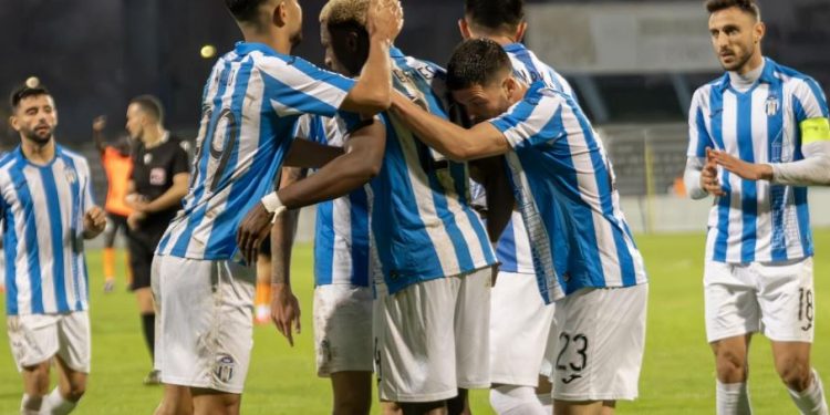 Zyrtare, Tirana ndan rrugët me 5 lojtarë