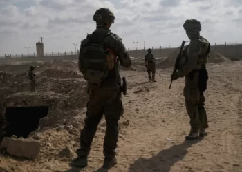 “Ushtarët izraelitë, të urdhëruar për të qëlluar palestinezët në radhë për ndihma”