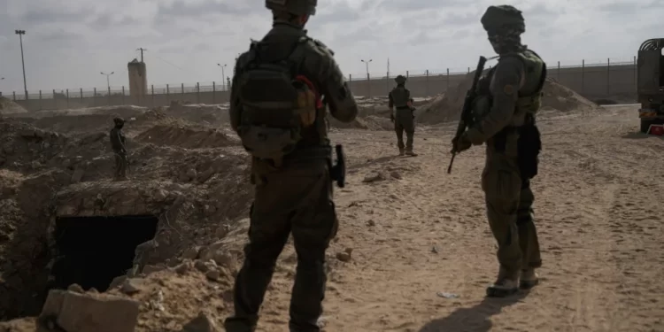 “Ushtarët izraelitë, të urdhëruar për të qëlluar palestinezët në radhë për ndihma”