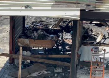 Zjarri në tregun industrial në Durrës, Policia: Nga një shkëndijë elektrike