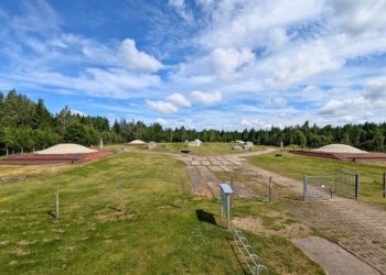 Brenda një baze sekrete bërthamore të braktisur në pyjet e thella të Europës (FOTO)