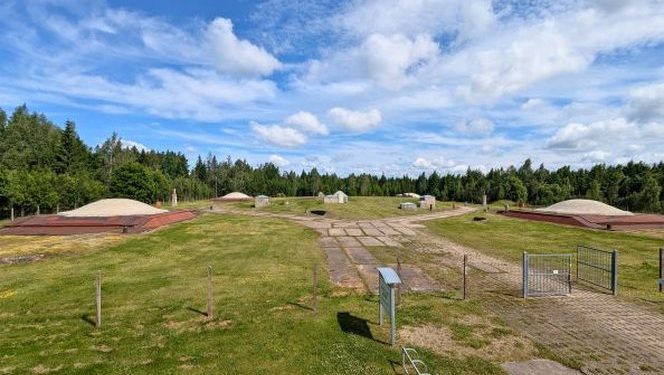 Brenda një baze sekrete bërthamore të braktisur në pyjet e thella të Europës (FOTO)