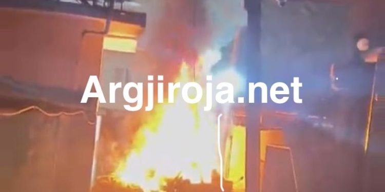 Pamje nga Saranda/ Hidhet në erë me tritol një makinë