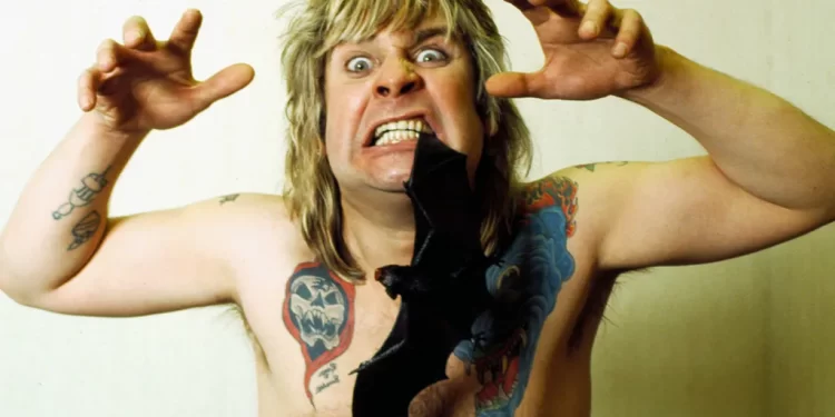 A e kafshoi vërtet Ozzy Osbourne kokën e një lakuriqi të gjallë?