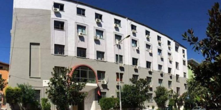 Nuk nxori urdhër për kontrollin e kopshteve dhe çerdheve pa licenca, Gjykata e Durrësit pezullon kreun e Arsimit Parauniversitar