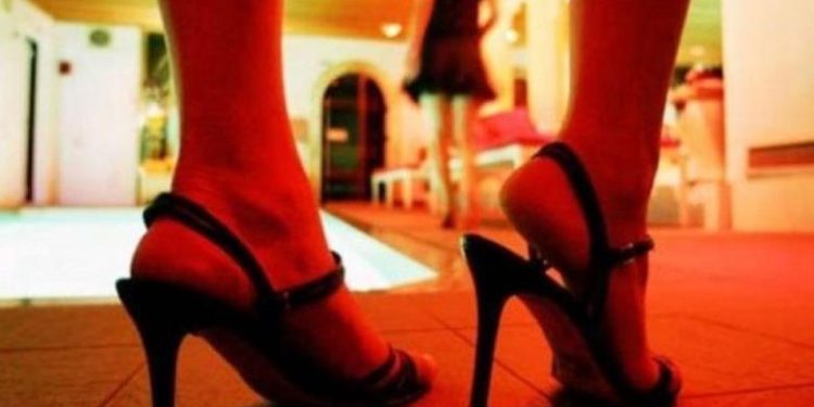 Zbulohet ‘foleja’ e prostitucionit në Tiranë/ Në pranga tutori 20-vjeçar, në kërkim kolumbiani 