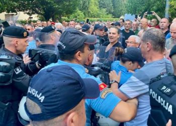 Protestë e dhunshme në Mal të Zi, shkak dhënia e një çmimi prestigjioz shkrimtarit Beqir Vukoviç, i njohur si mohues i kombit malazez