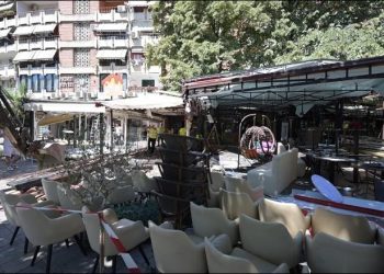 Pronarët e bizneseve te ‘Piazza’ në Tiranë refuzojnë lirimin e hapësirës publike, IMT dhe policia bashkiake çojnë fadromat