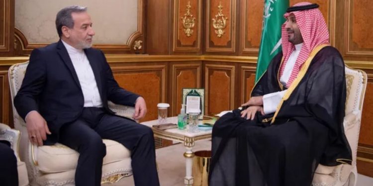 Analizë/ Mes kërcënimeve të Trump dhe interesave saudite, rifillojnë përpjekjet për bisedimet bërthamore SHBA-Iran